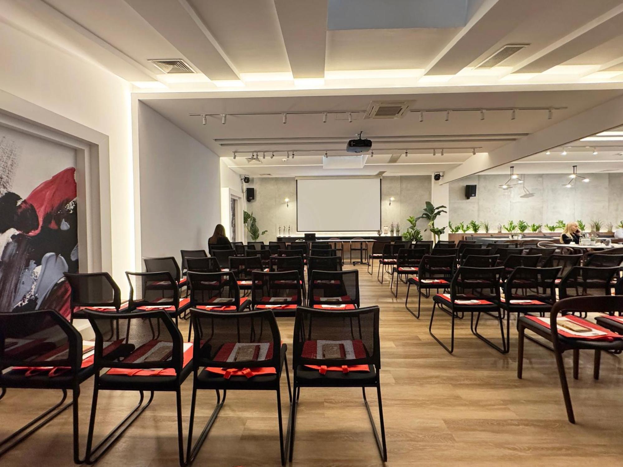 Queen'S Hotel - Zebra Centre سكوبجي المظهر الخارجي الصورة