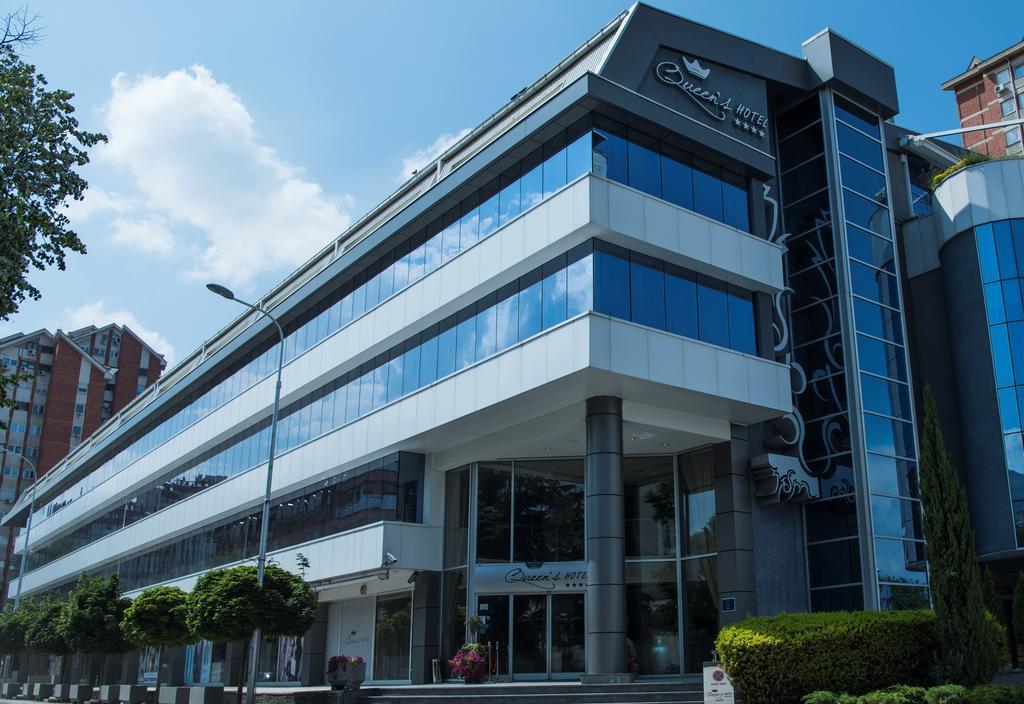 Queen'S Hotel - Zebra Centre سكوبجي المظهر الخارجي الصورة