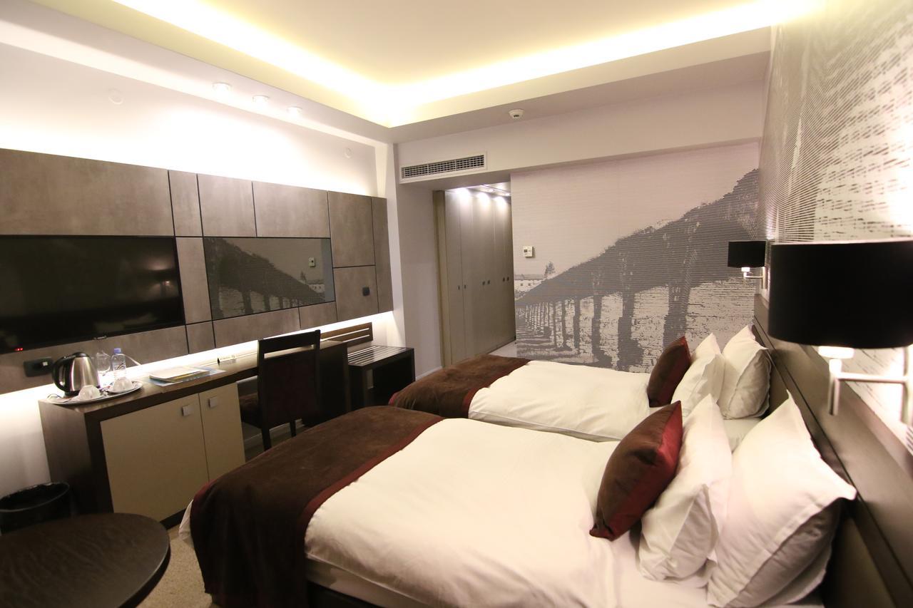 Queen'S Hotel - Zebra Centre سكوبجي الغرفة الصورة