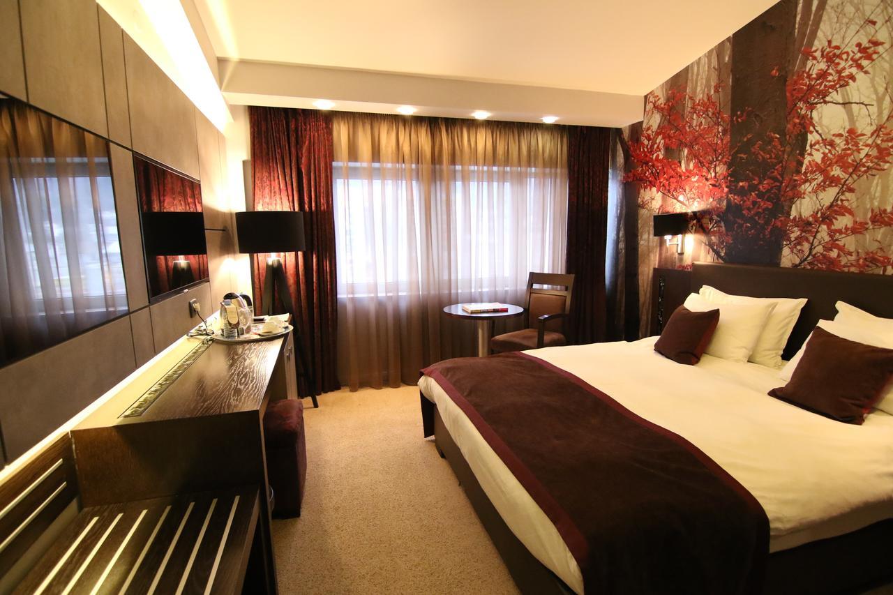 Queen'S Hotel - Zebra Centre سكوبجي الغرفة الصورة