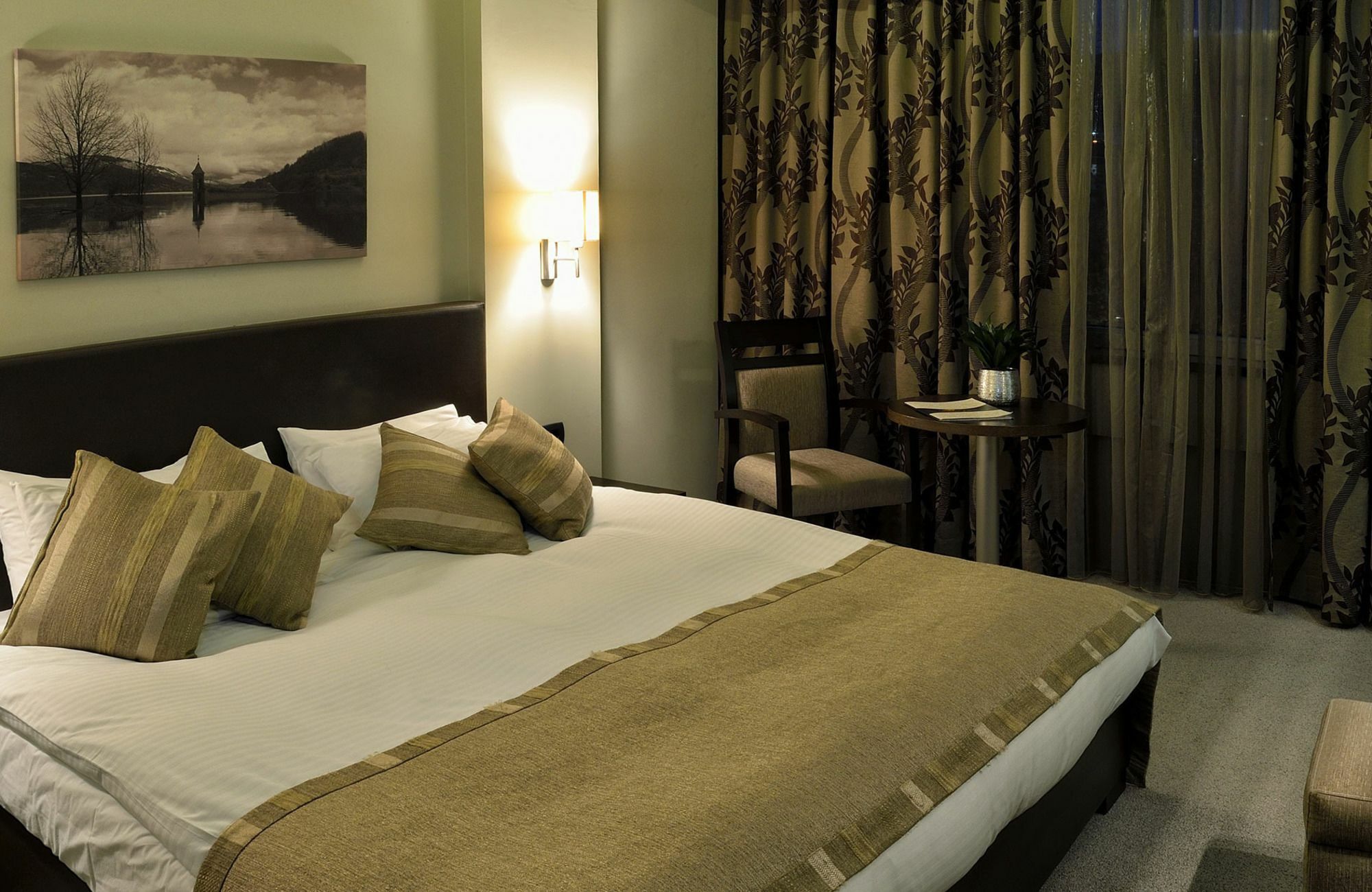 Queen'S Hotel - Zebra Centre سكوبجي المظهر الخارجي الصورة
